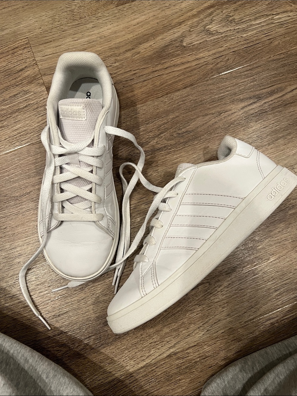adidas White Low-Top Leather Sneakers for kids